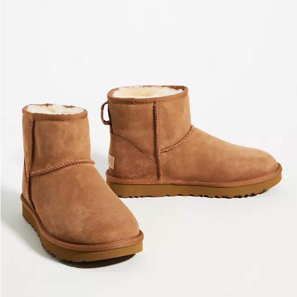 LIKE NEW UGG Classic Mini II Boots! - Picture 4 of 9